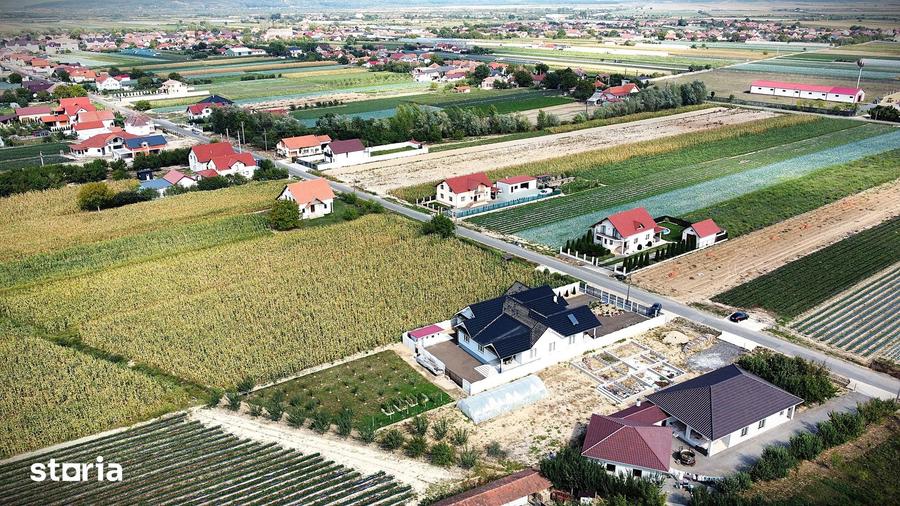 Casă cu 4 camere cu Teren 1500 Mp în Halmeu