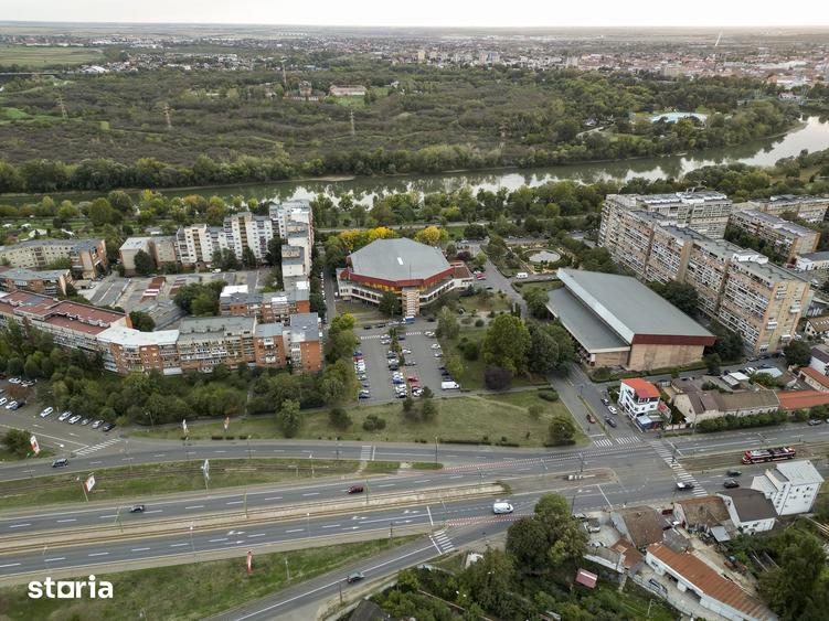 Teren de 389 mp, în Polivalentă
