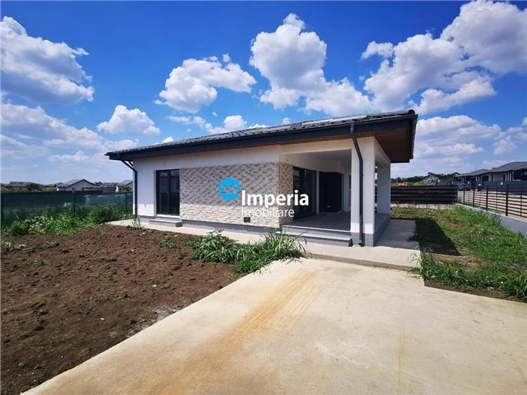 Casă individuală cu 4 camere cu Canalizare în Dorobanț