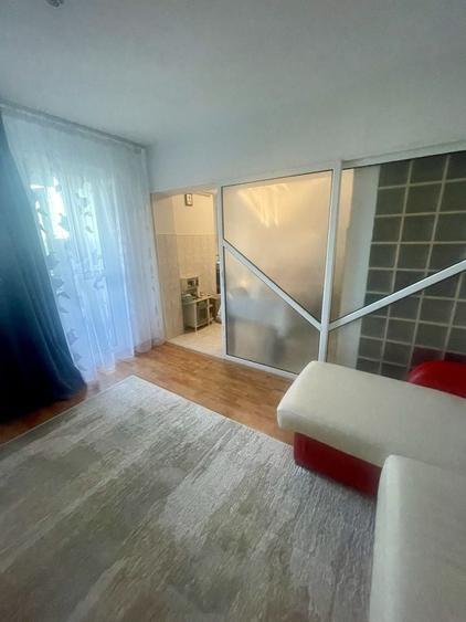 Apartament cu 2 camere decomandat în Micro 21