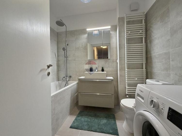 Apartament cu 3 camere semidecomandat în Central