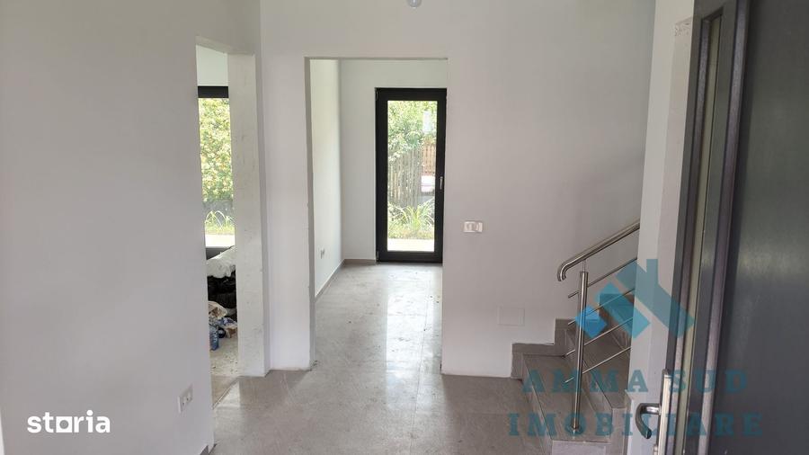 Casă cu 5 camere cu Teren 344 Mp în Central
