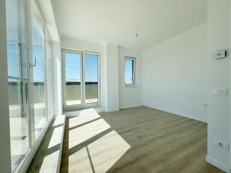 Penthouse cu 3 camere decomandat în Aradului