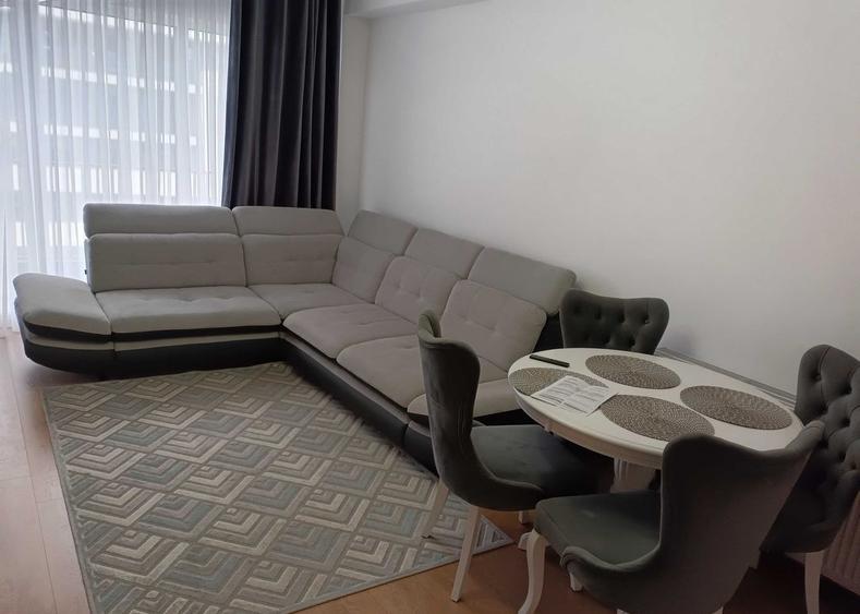 Apartament cu 3 camere, mobilat în Tractorul