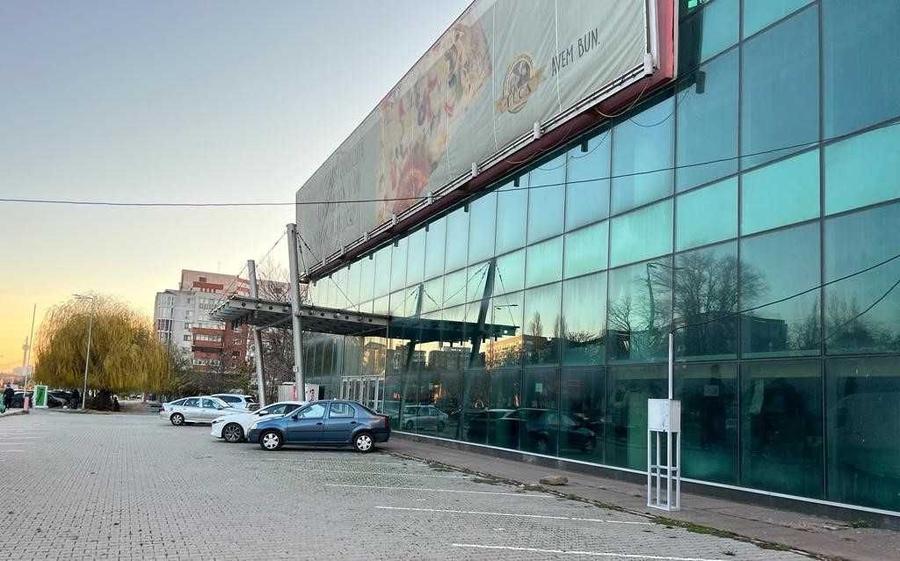 Spațiu comercial, de 6,000 mp, în Central