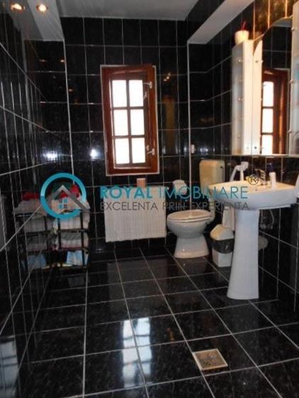 Casă individuală cu 9 camere cu Canalizare în Poștei - Bucov