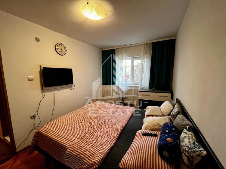 Apartament cu 3 camere semidecomandat, mobilat în Lipovei
