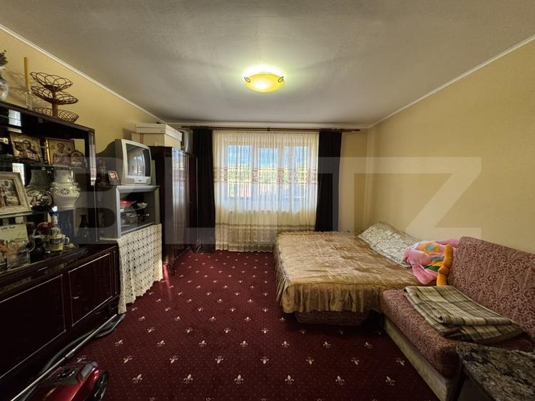 Casă individuală cu 6 camere cu Teren 2500 Mp în Simeria