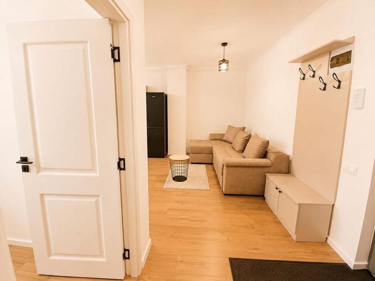 Apartament cu 2 camere semidecomandat, mobilat în Florești
