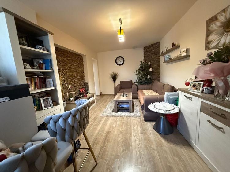 Apartament cu 4 camere decomandat, mobilat în Ștefan cel Mare