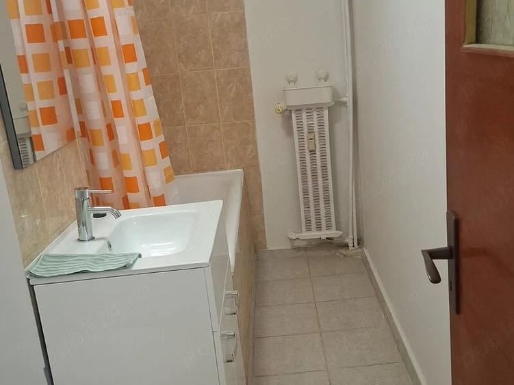 Garsonieră decomandată în Titan