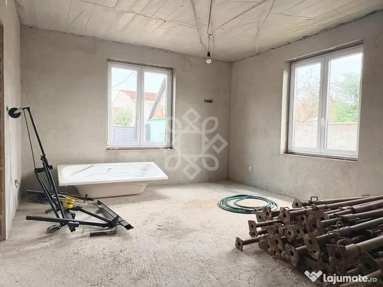 Casă cu 4 camere cu Teren 745 Mp în Central