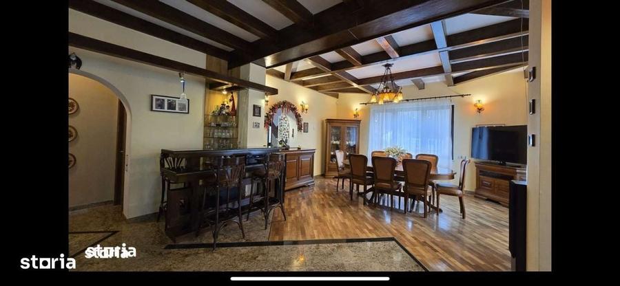 Casă cu 4 camere în Central