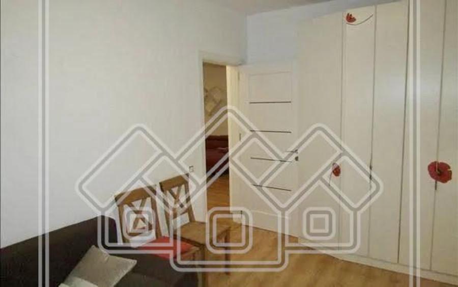 Apartament cu 3 camere nedecomandat în Hipodrom 3