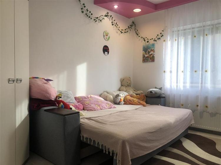 Apartament cu 4 camere decomandat, mobilat în Noua