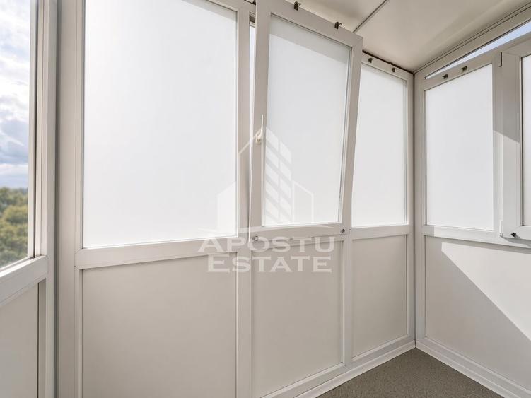 Apartament cu 3 camere semidecomandat, mobilat în Dacia