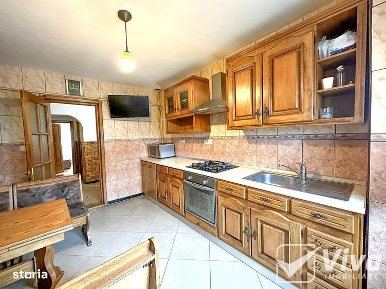 Apartament cu 4 camere decomandat în Nicolina