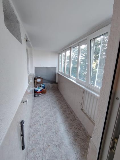 Apartament cu 3 camere semidecomandat în Bucureștii Noi