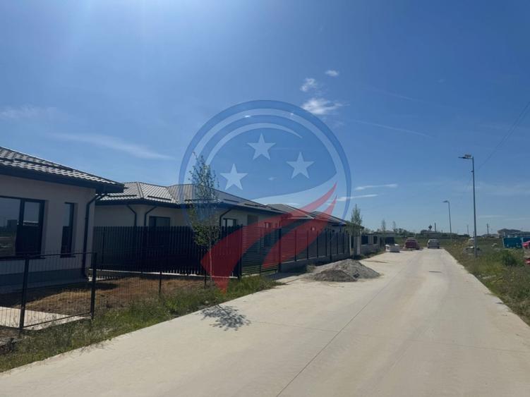 Casă cu 3 camere cu Canalizare în Cârcea