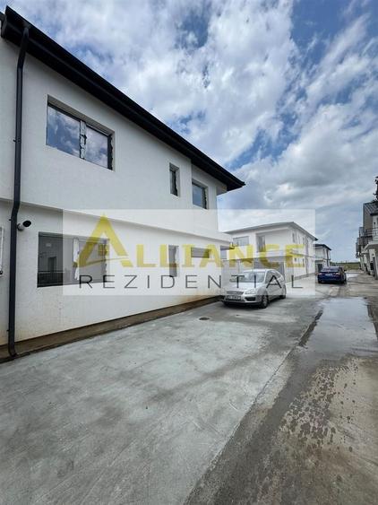 Duplex cu 4 camere decomandat cu Canalizare în Central