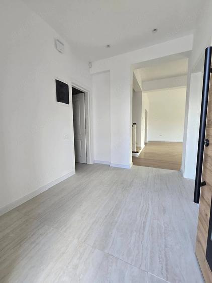 Casă cu 5 camere cu Teren 444 Mp în Dobroești