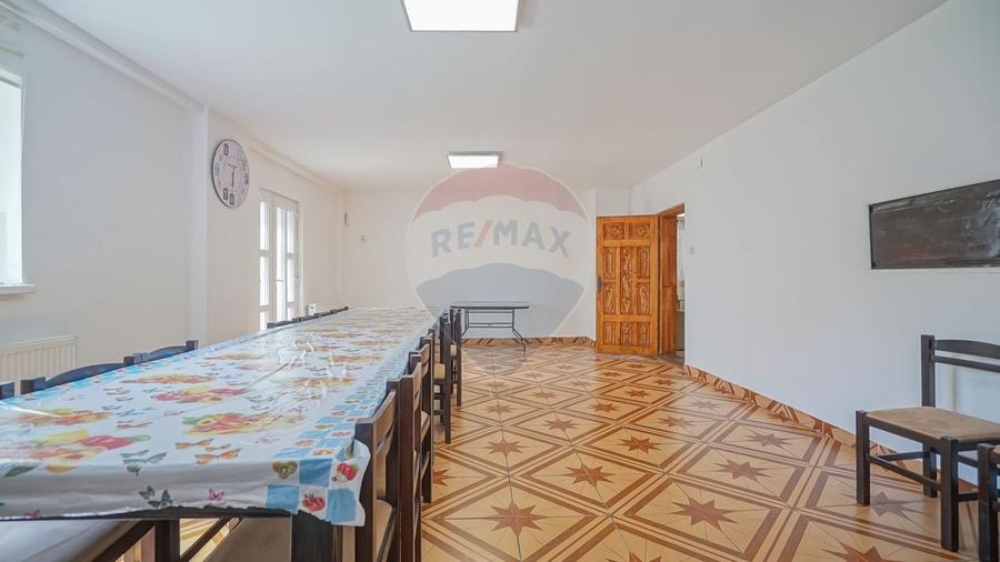 Casă individuală cu 21 camere cu Teren 1137 Mp în Moieciu de Jos