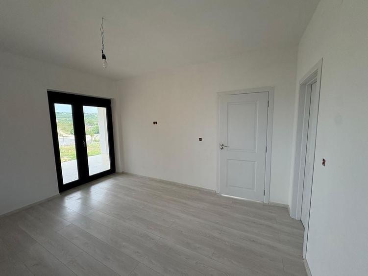 Casa moderna cu vedere panoramica spre lacul si hanul pescarilor | 150 mp construiti | Teren 750 mp | 220.000 negociabil - 5