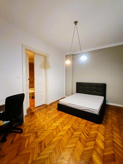 Apartament cu 3 camere semidecomandat în Central