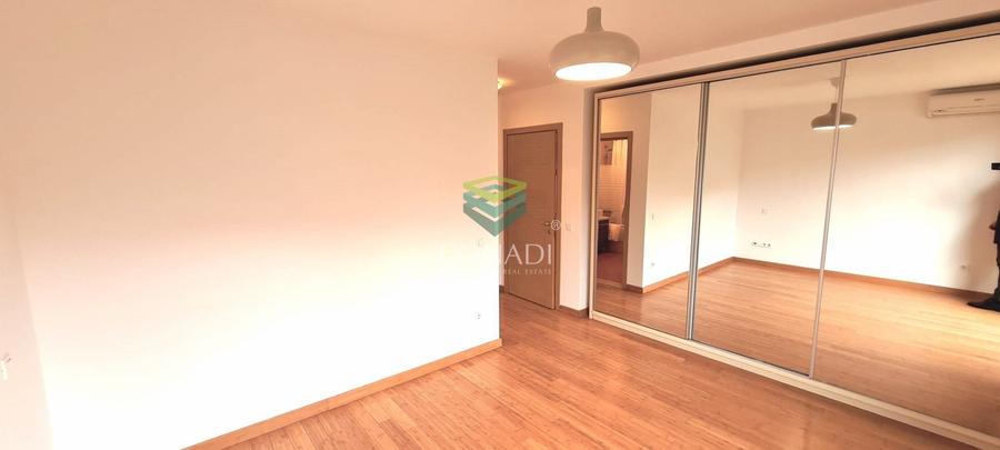 Duplex cu 5 camere cu Canalizare în Iancu Nicolae