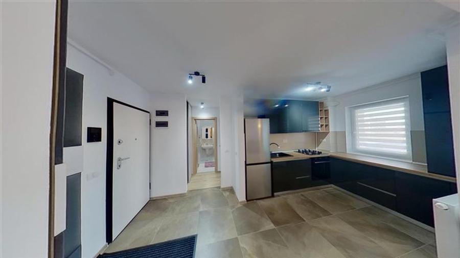 Apartament cu 2 camere decomandat în Tractorul
