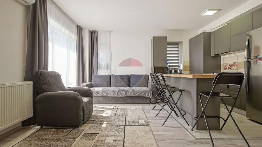 Apartament cu 3 camere decomandat în Tractorul