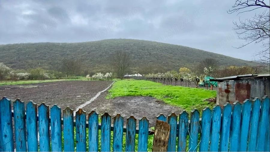 Casă cu 4 camere cu Teren 2000 Mp în Slava Cercheză