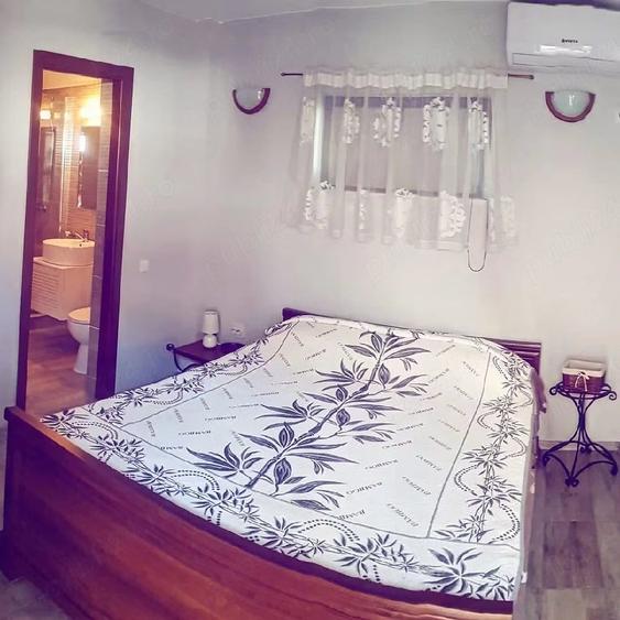 Casă cu 8 camere cu Teren 466 Mp în Central