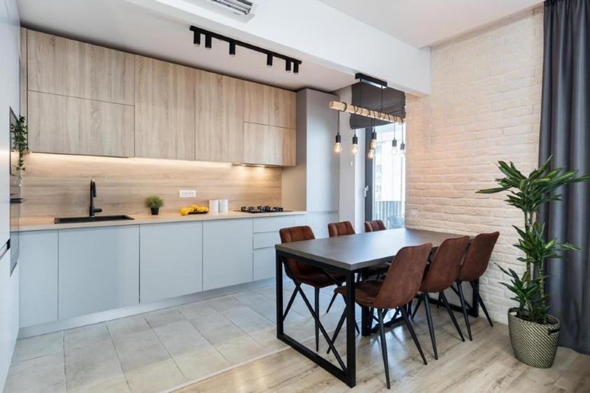 Apartament cu 3 camere semidecomandat, mobilat în Pantelimon