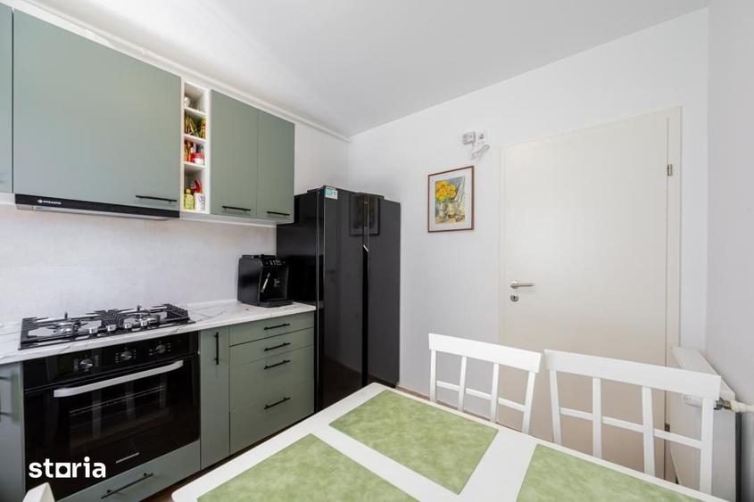 Apartament cu 3 camere decomandat în Tractorul