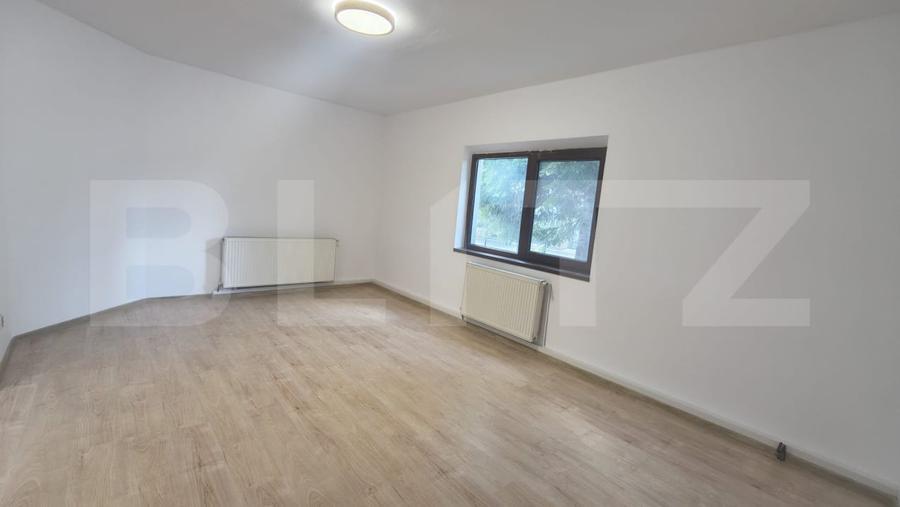 Casă individuală cu 6 camere cu Canalizare în Holboca