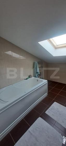 Duplex cu 5 camere cu Canalizare în Sânpetru