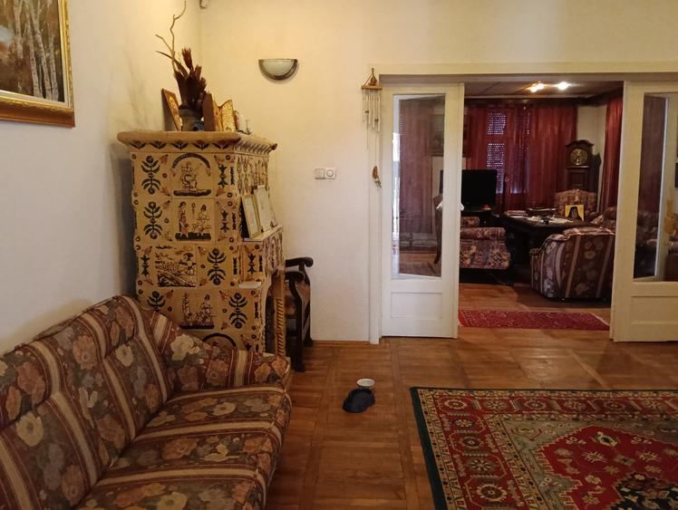 Casă cu 5 camere cu Garaj în Periș