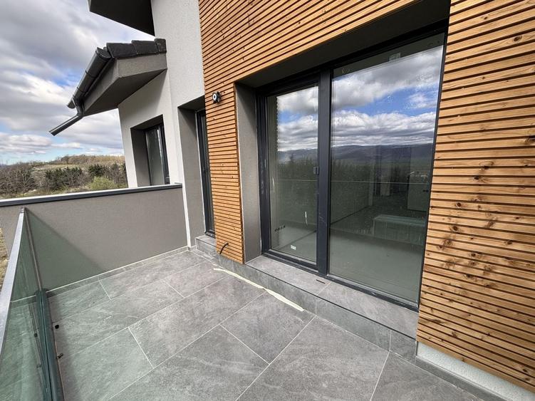 Apartament cu 3 camere decomandat în Exterior Vest