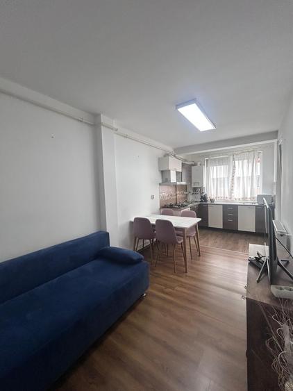 Apartament cu 2 camere semidecomandat în Florești