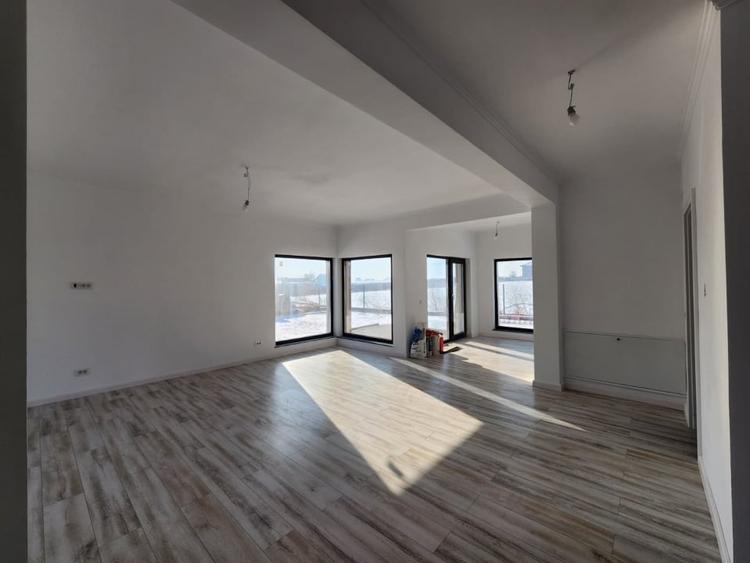 CARTIER PRIVAT, CASA 4 CAMERE, 2 BAI, MIROSLAVA , PLACA DE BETON PESTE ETAJ - 7