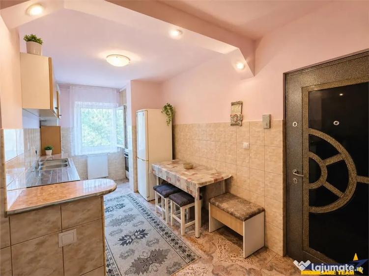 Apartament cu 2 camere decomandat în Triaj