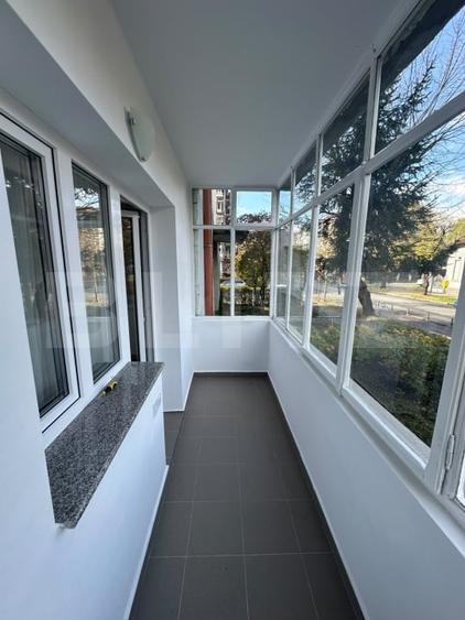 Apartament cu 3 camere decomandat, mobilat în Central