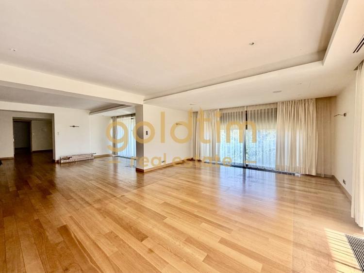 Apartament cu 5 camere decomandat, mobilat în Primăverii
