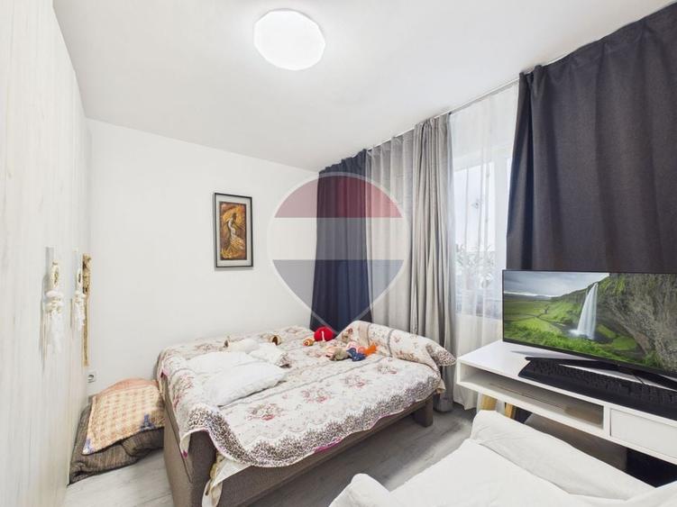 Duplex cu 4 camere cu Teren 250 Mp în Domnești