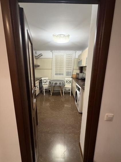 Apartament cu 3 camere decomandat în Drumul Taberei