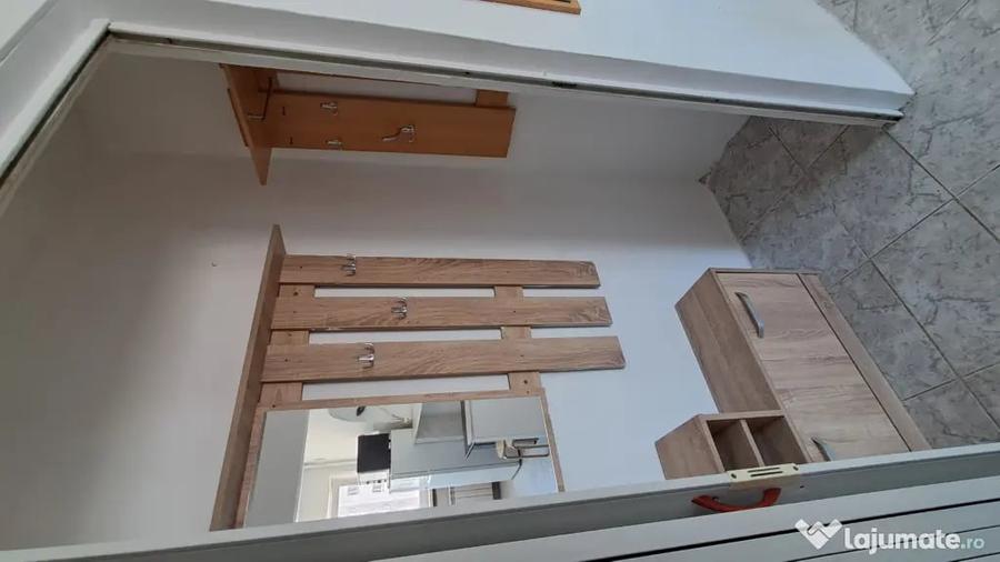 Apartament cu 3 camere semidecomandat în Lujerului