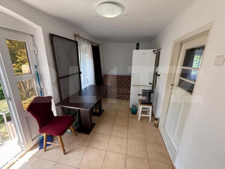 Casa partial renovata, 60 mp, 6000 mp teren, zona Georocu Mare - 1