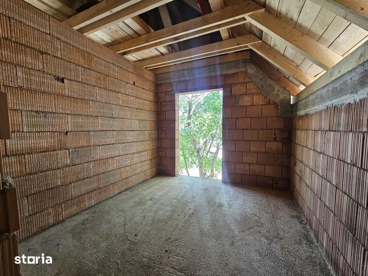Casă cu 5 camere decomandat cu Teren 800 Mp în Feleacu