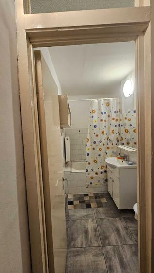 Apartament cu 3 camere decomandat în Complex Studențesc